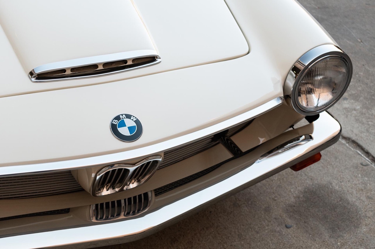 '68 BMW 1600 GT - Le reflet dans la Glas... 1