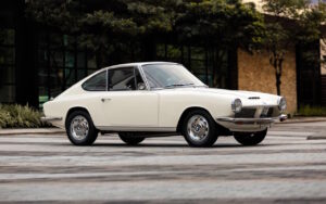 '68 BMW 1600 GT - Le reflet dans la Glas...