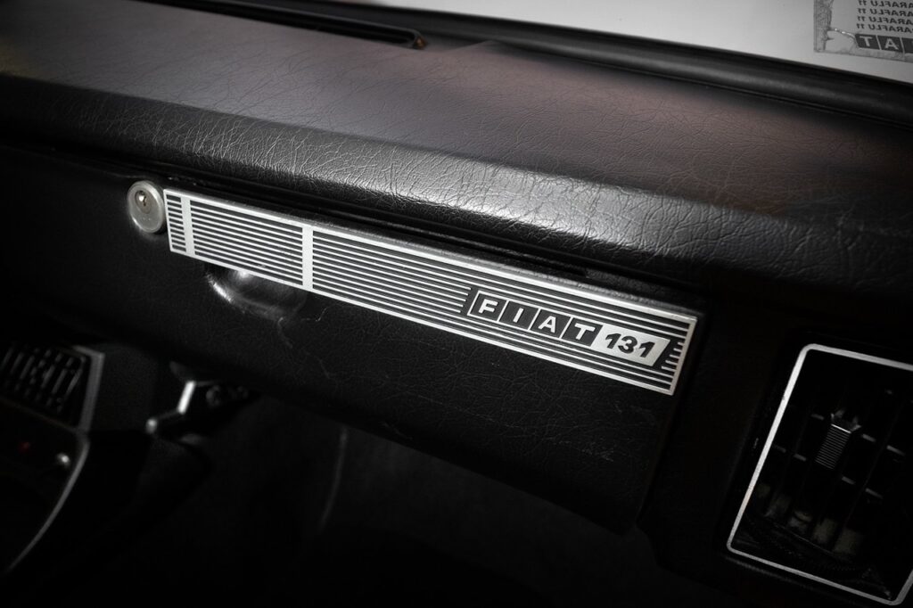 Fiat 131 Abarth - Stradale dente ! 10