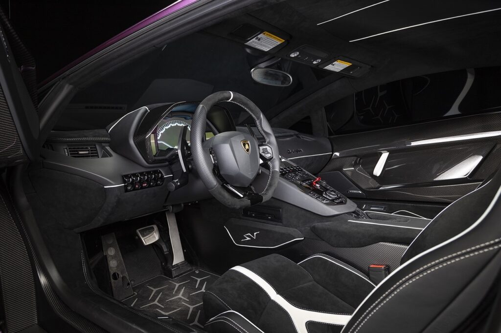 Lamborghini Aventador LP750-4 SV - Quand le taureau se fait violet ! 23