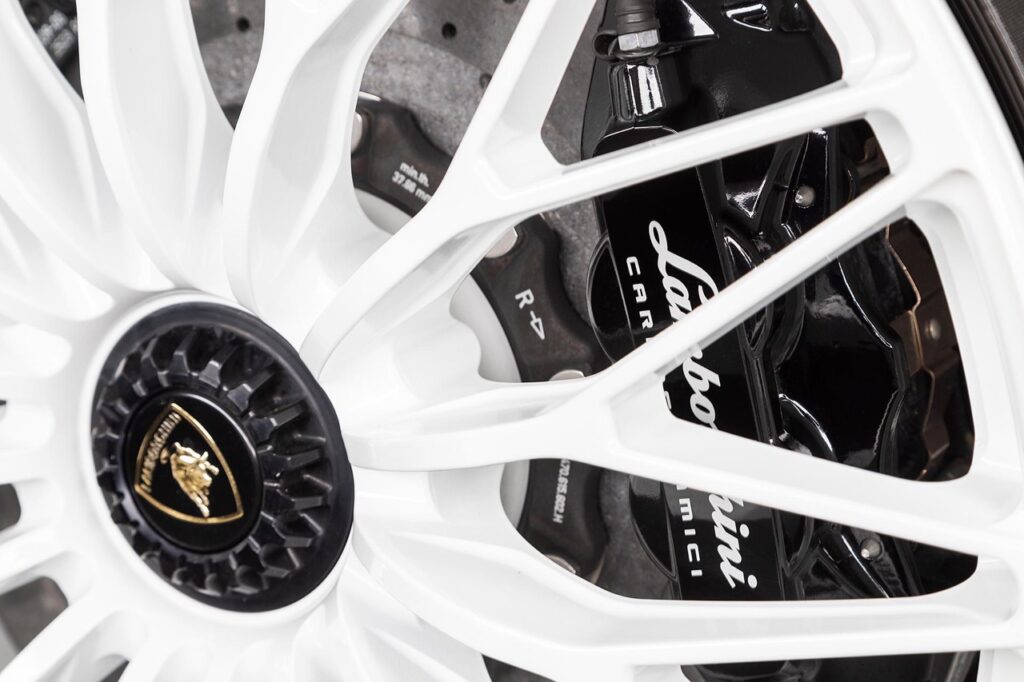 Lamborghini Aventador LP750-4 SV - Quand le taureau se fait violet ! 12