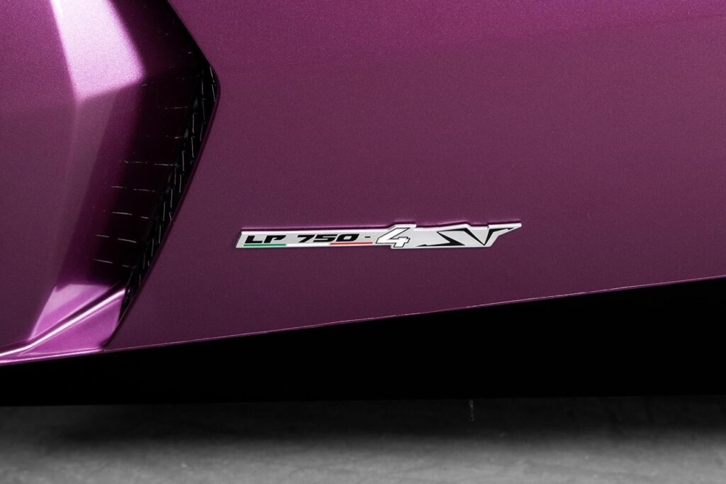 Lamborghini Aventador LP750-4 SV - Quand le taureau se fait violet ! 11