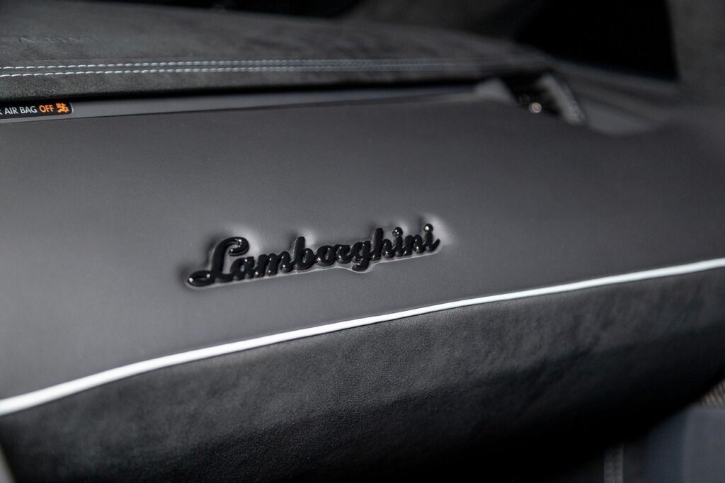 Lamborghini Aventador LP750-4 SV - Quand le taureau se fait violet ! 20