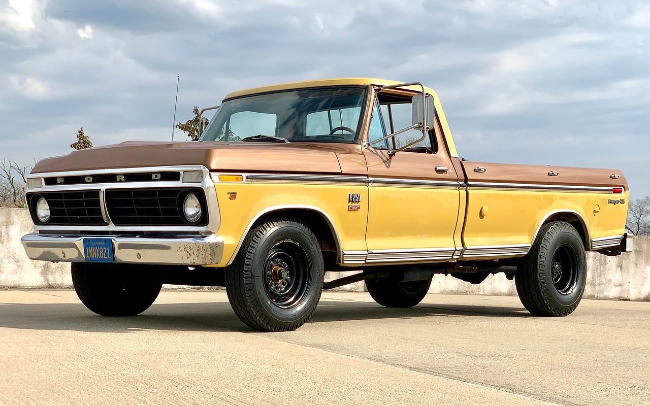 Ford F250 Camper Special… avec un V8 Cobra Jet pour aller camper !