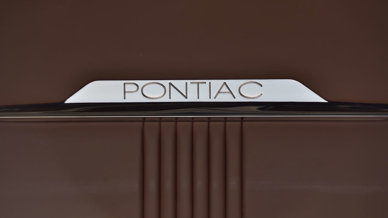 '56 Pontiac Star Chief Cab - Custom à 1 million ! 12