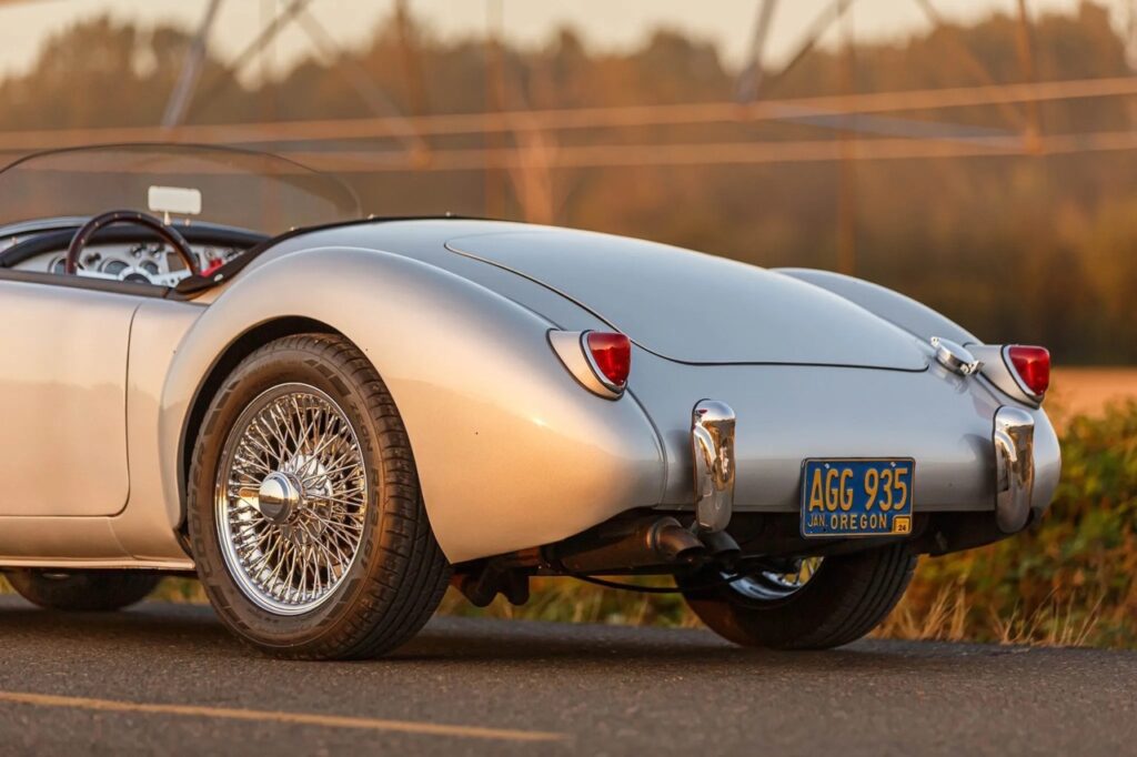 MGA Roadster - Restomod, cuir et Vtec ! De l'essence dans mes veines