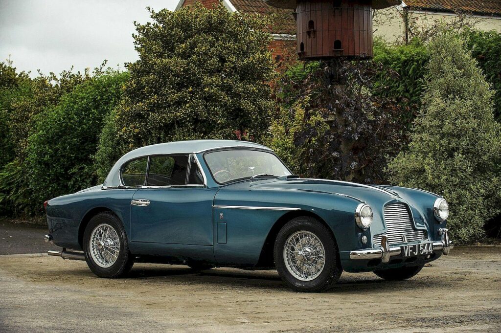 Aston Martin DB5. Choisissez un chiffre entre 4 et 6 ! 9