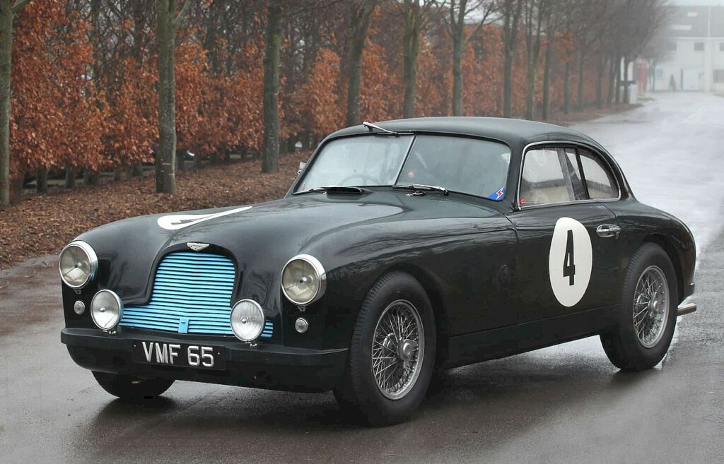 Aston Martin DB5. Choisissez un chiffre entre 4 et 6 ! 6