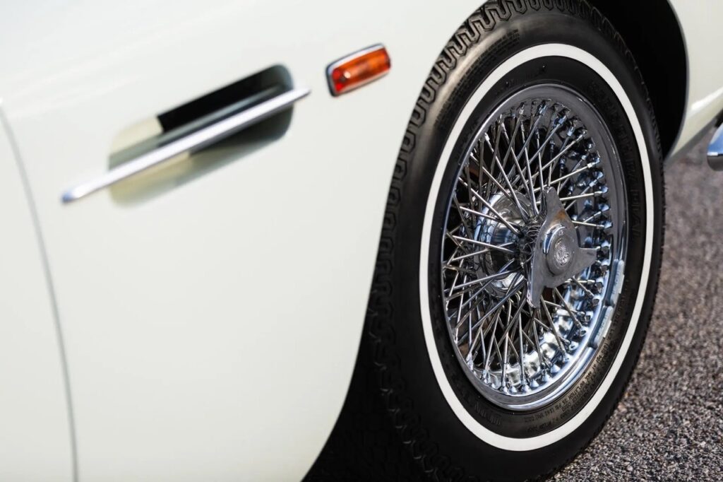 Aston Martin DB5. Choisissez un chiffre entre 4 et 6 ! 20