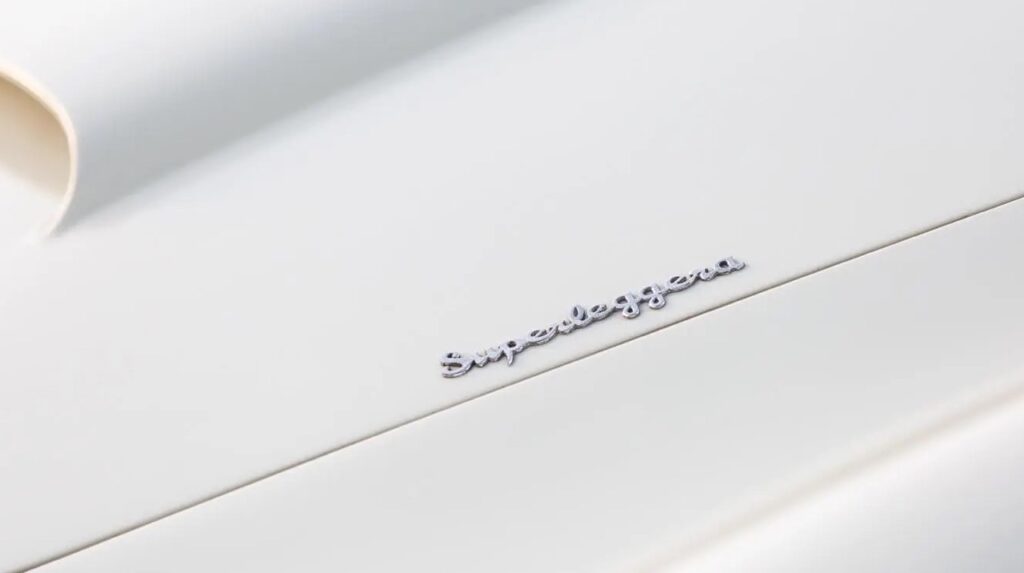 Aston Martin DB5. Choisissez un chiffre entre 4 et 6 ! 22