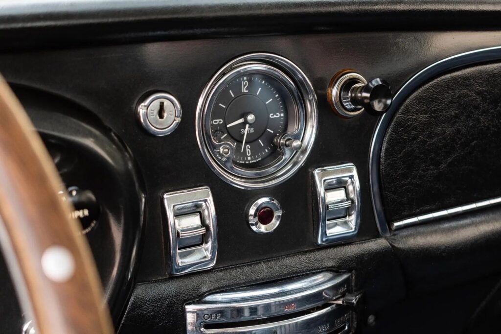 Aston Martin DB5. Choisissez un chiffre entre 4 et 6 ! 17