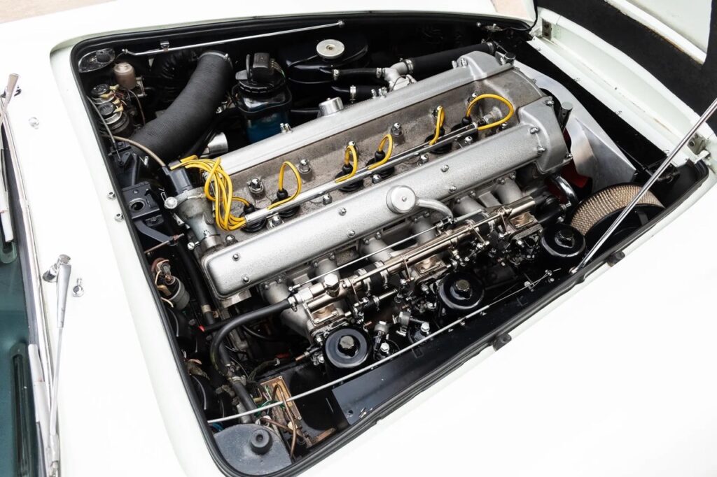Aston Martin DB5. Choisissez un chiffre entre 4 et 6 ! 16