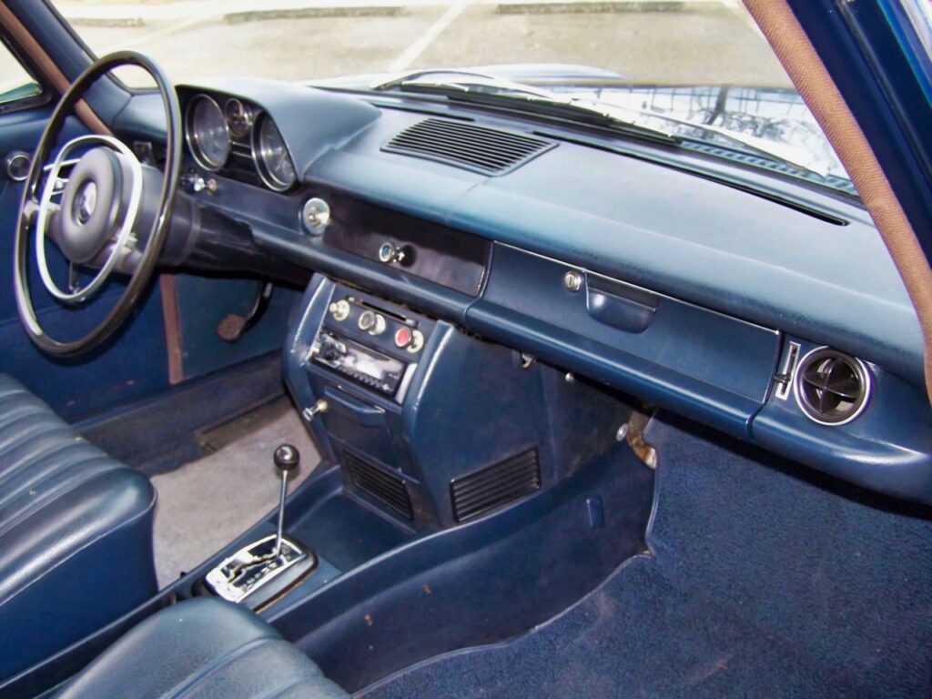 '69 Mercedes 220 W115 en V8 GM... Du ketchup dans la choucroute ! 10