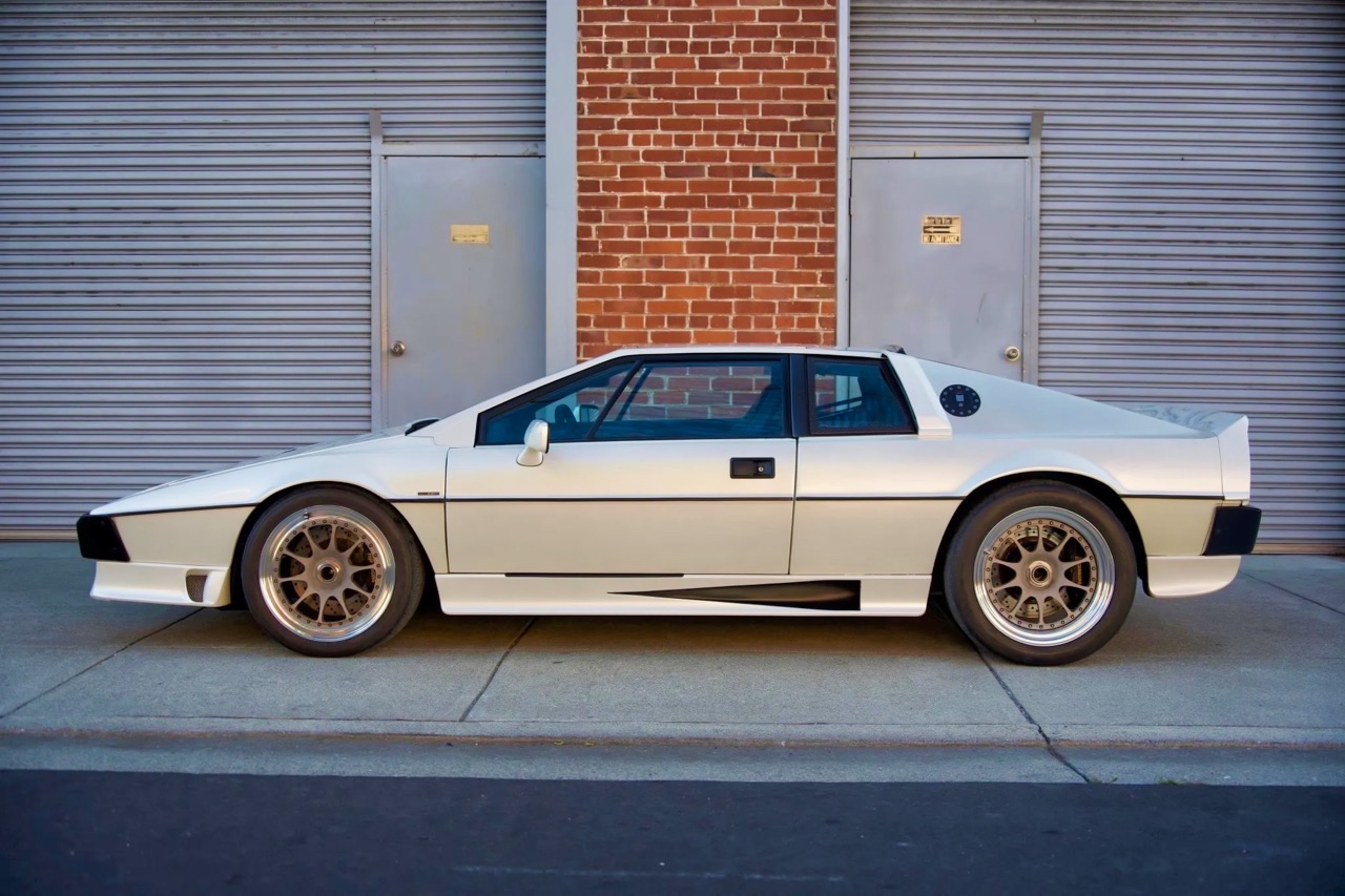 '87 Lotus Esprit Turbo - Restomod avec 450 ch sous l'capot ! 21