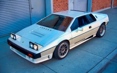 &rsquo;87 Lotus Esprit Turbo – Restomod avec 450 ch sous l&rsquo;capot !