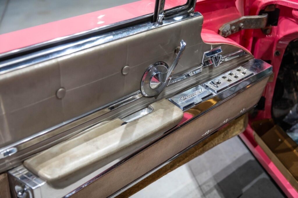 '60 Lincoln Continental MkV coupé - Hot Pink...! 16