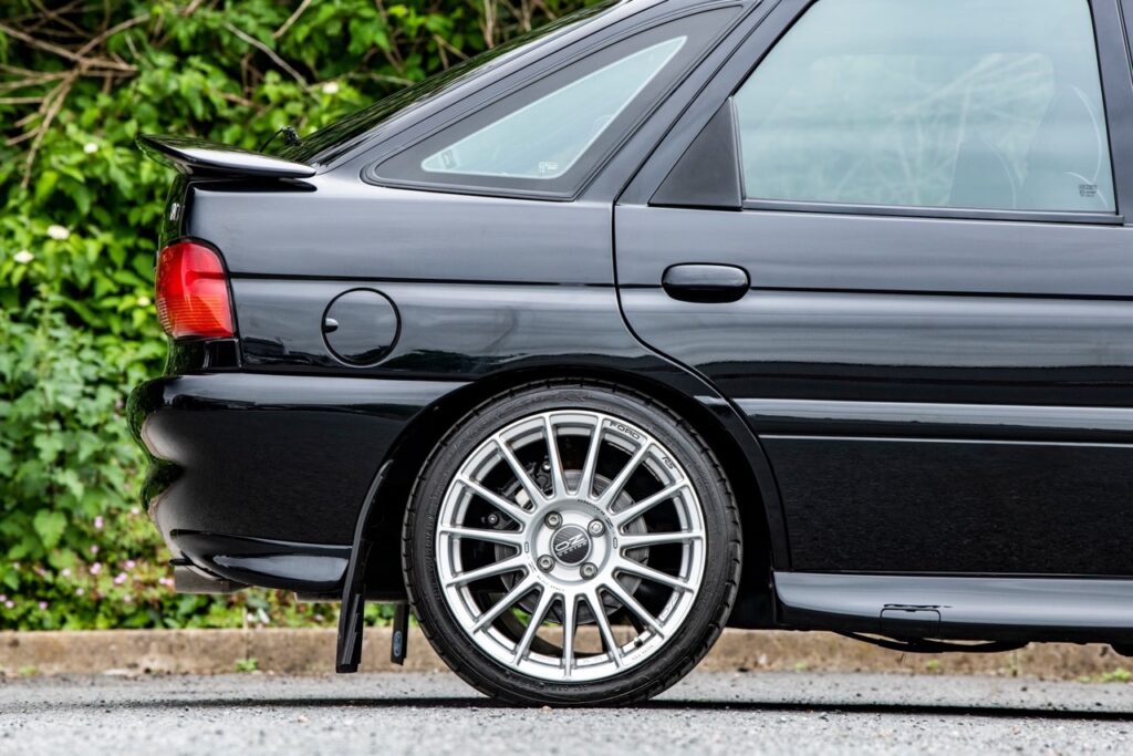 '98 Ford Escort 1.8 GTi Turbo - Une minute de silence ! 10