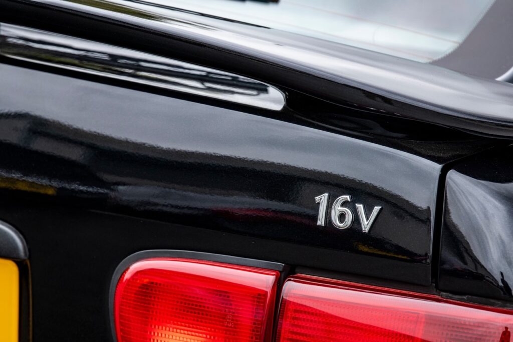 '98 Ford Escort 1.8 GTi Turbo - Une minute de silence ! 9