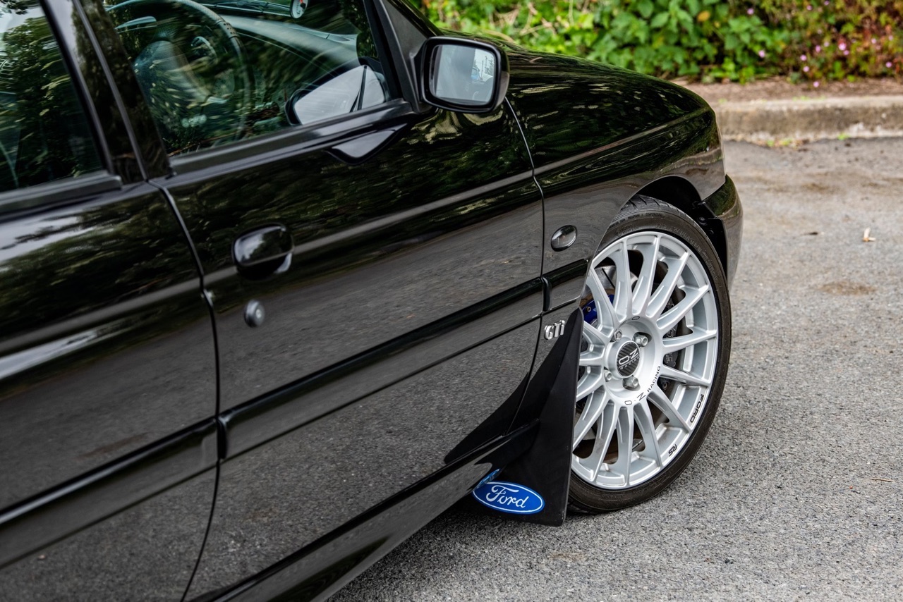 '98 Ford Escort 1.8 GTi Turbo - Une minute de silence ! 5