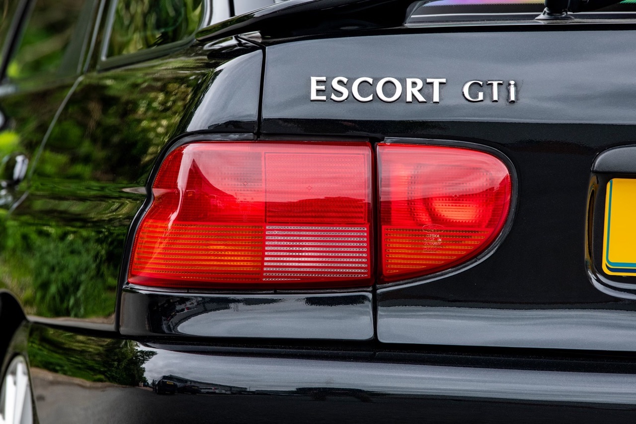 '98 Ford Escort 1.8 GTi Turbo - Une minute de silence ! 7