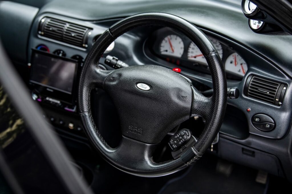 '98 Ford Escort 1.8 GTi Turbo - Une minute de silence ! 21