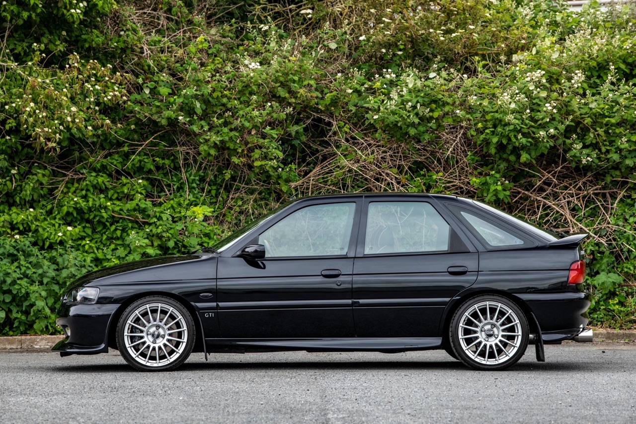 '98 Ford Escort 1.8 GTi Turbo - Une minute de silence ! 1
