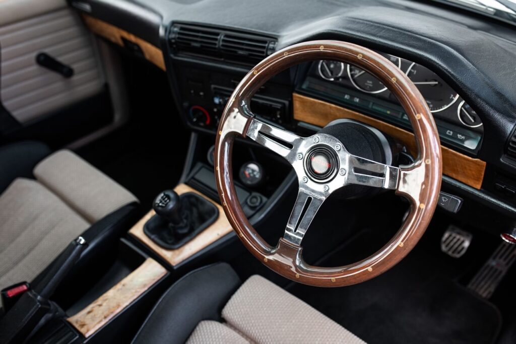 '83 BMW E30 327i Turbo... Berline sous amphet' ! 23