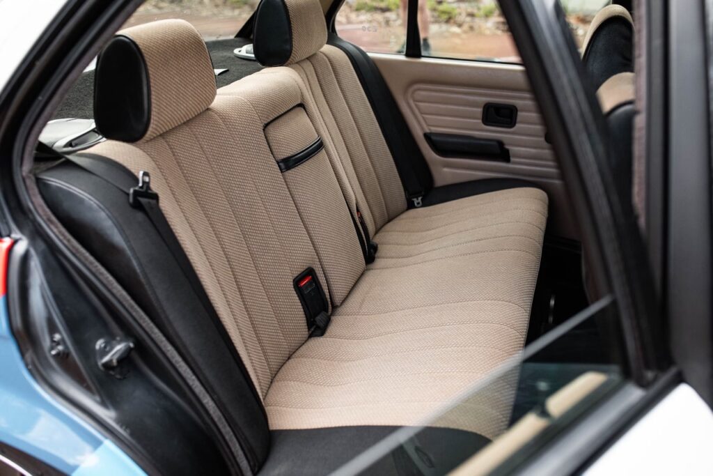 '83 BMW E30 327i Turbo... Berline sous amphet' ! 26