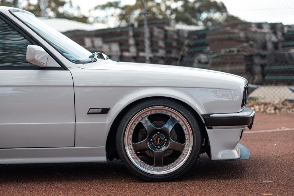 '83 BMW E30 327i Turbo... Berline sous amphet' ! 8