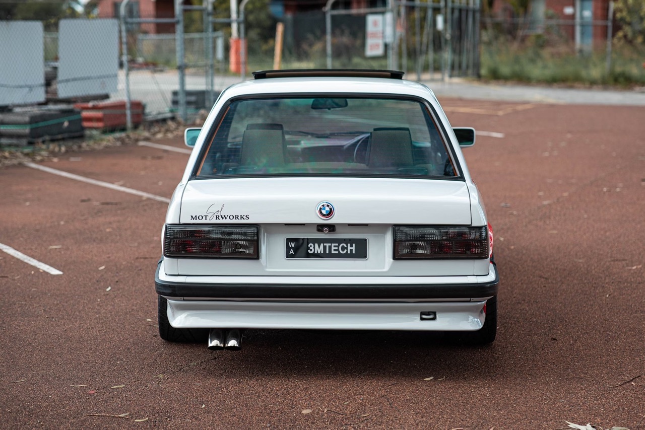 '83 BMW E30 327i Turbo... Berline sous amphet' ! 3