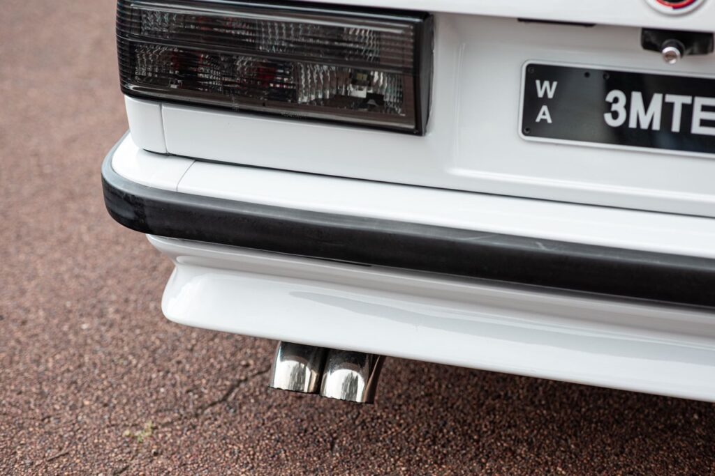 '83 BMW E30 327i Turbo... Berline sous amphet' ! 12