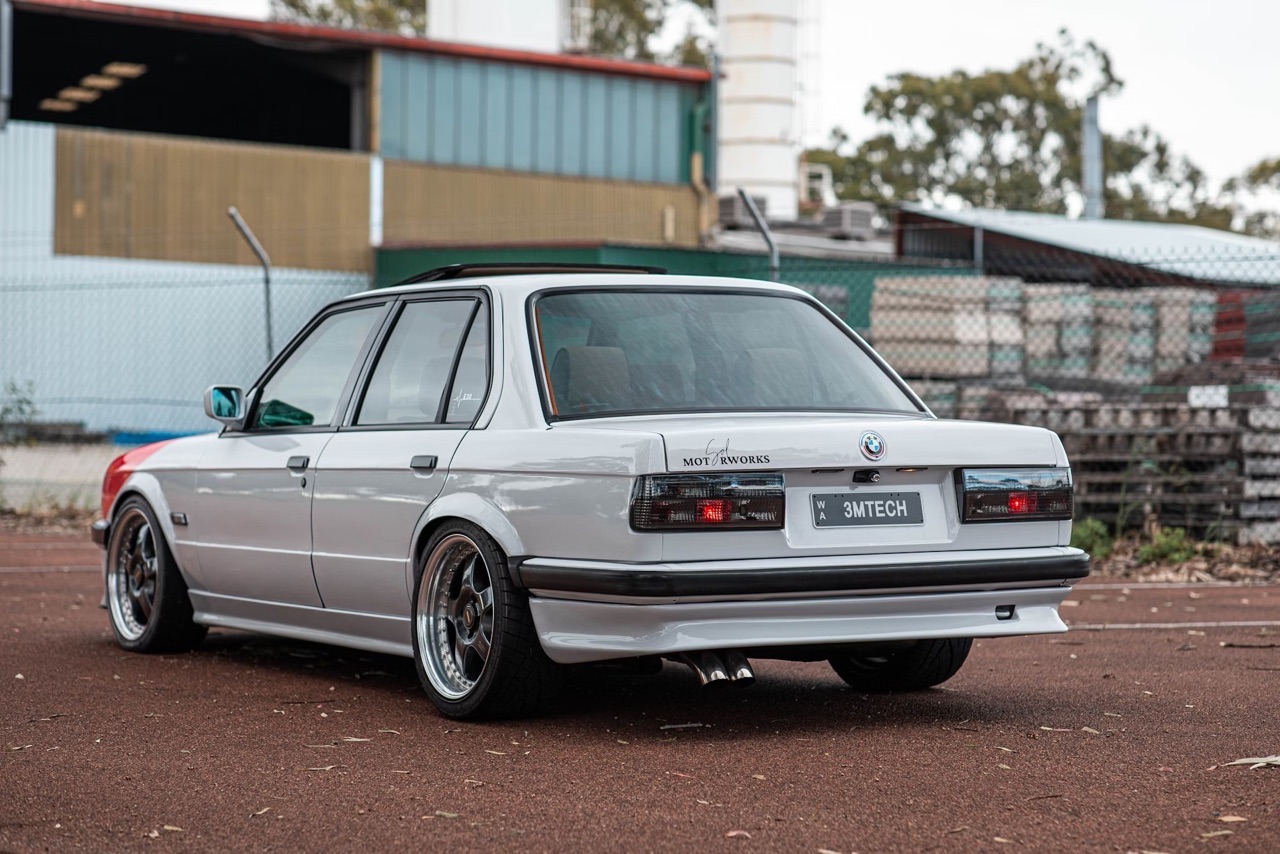 '83 BMW E30 327i Turbo... Berline sous amphet' ! 4
