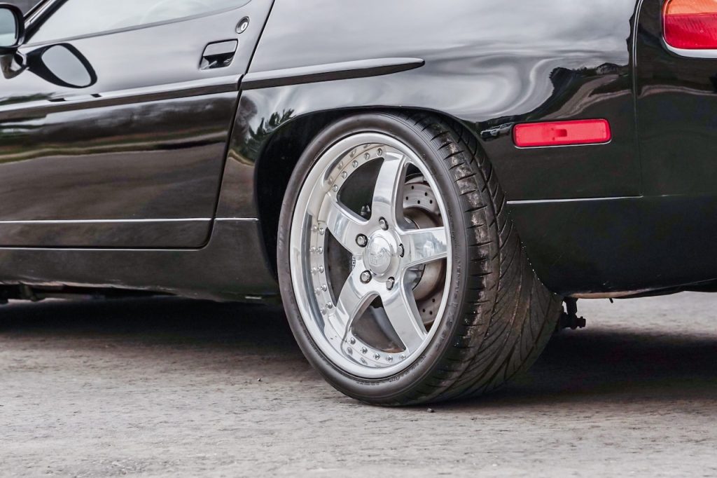 '90 Porsche 928 GT Supercharged... ça, c'est pas d'origine ! 11