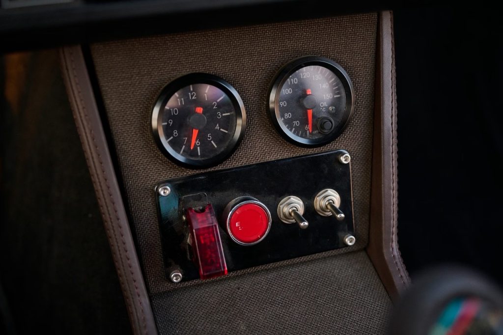 '76 BMW 2002 Restomod - Vintage mais moderne ! 27