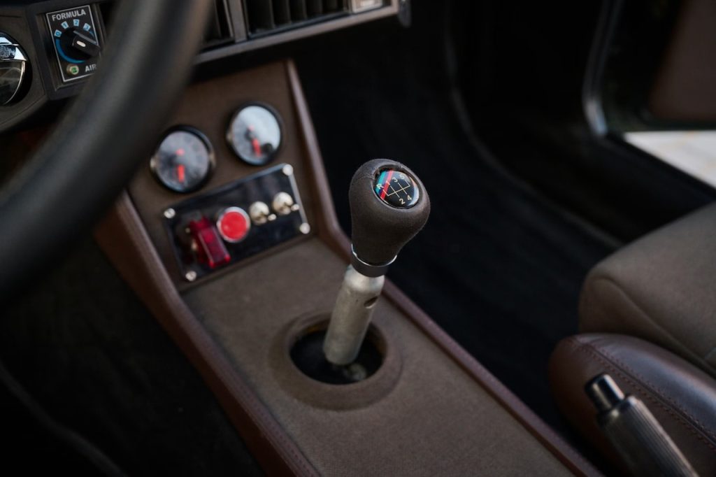 '76 BMW 2002 Restomod - Vintage mais moderne ! 25