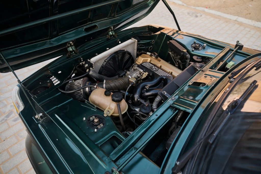 '76 BMW 2002 Restomod - Vintage mais moderne ! 17