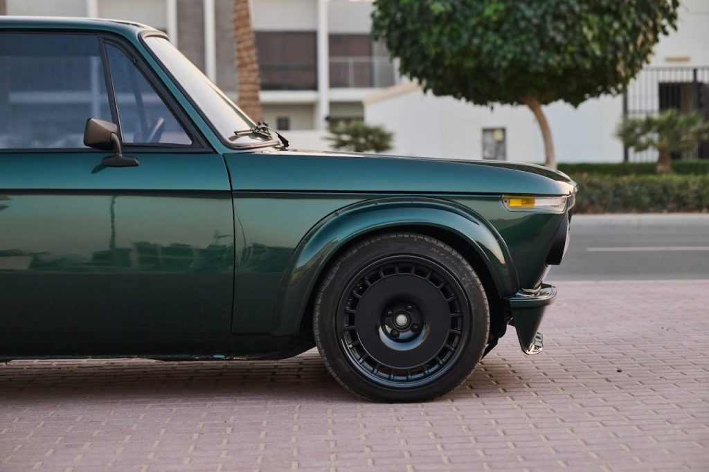 '76 BMW 2002 Restomod - Vintage mais moderne ! 10