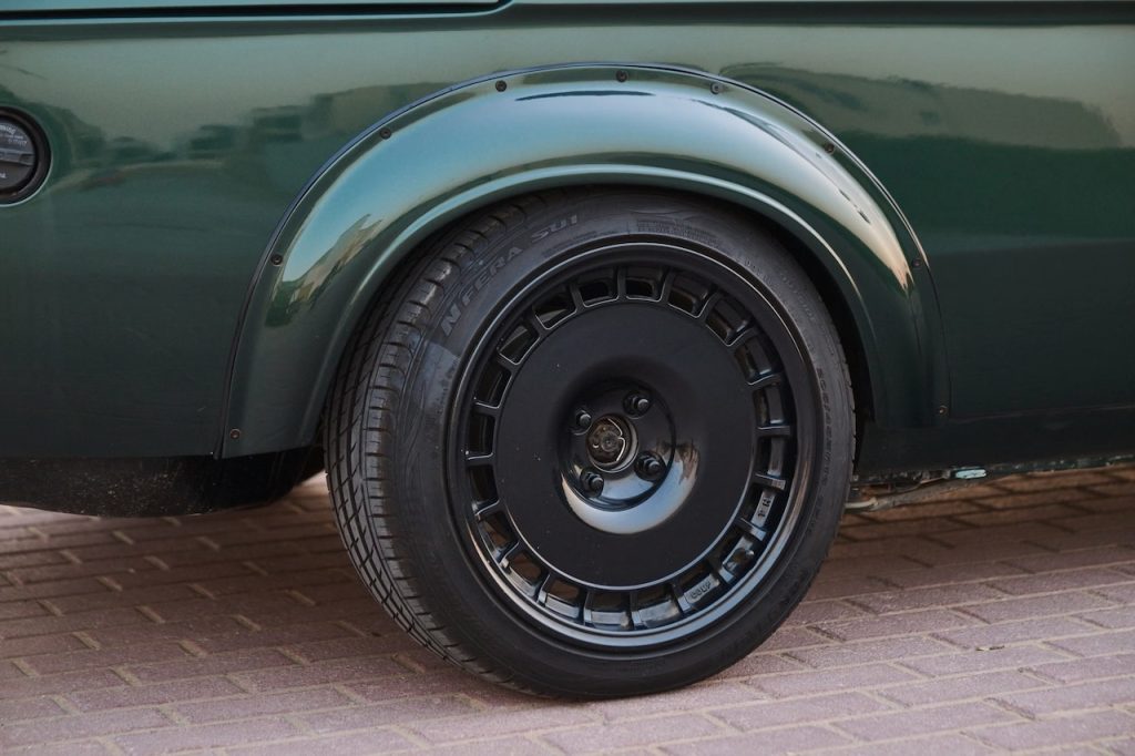 '76 BMW 2002 Restomod - Vintage mais moderne ! 14