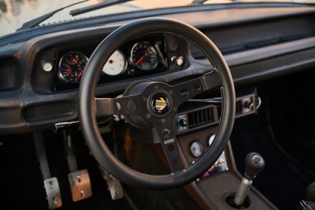 '76 BMW 2002 Restomod - Vintage mais moderne ! 23