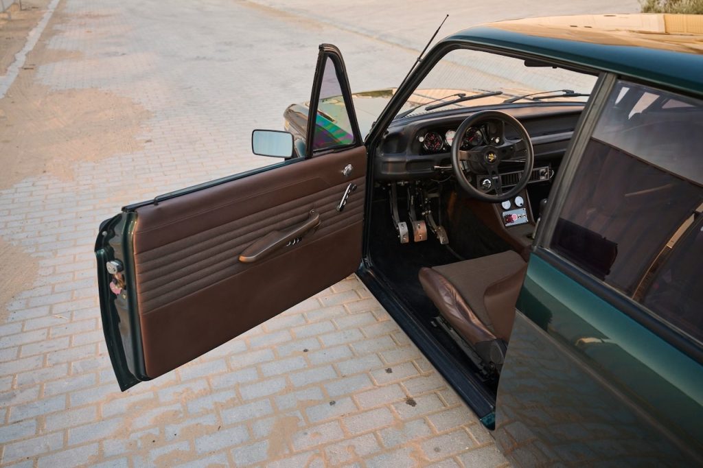 '76 BMW 2002 Restomod - Vintage mais moderne ! 20