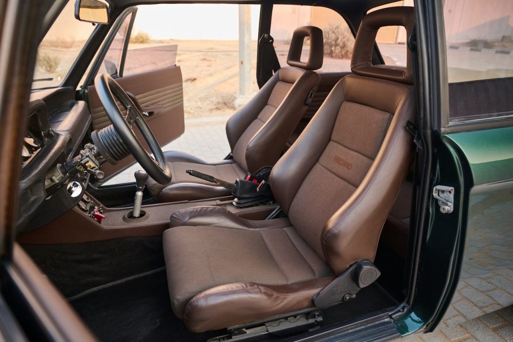 '76 BMW 2002 Restomod - Vintage mais moderne ! 22