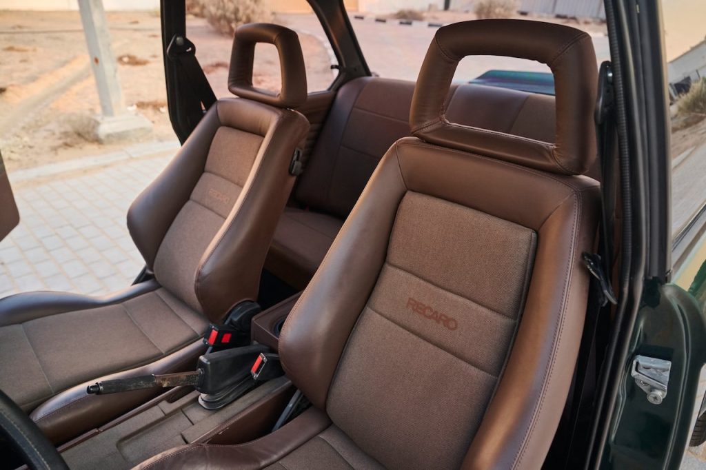 '76 BMW 2002 Restomod - Vintage mais moderne ! 26