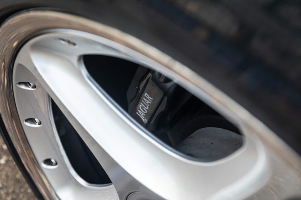 '99 Jaguar XK180 Concept - Une XKR qui joue au Top Model ! 17