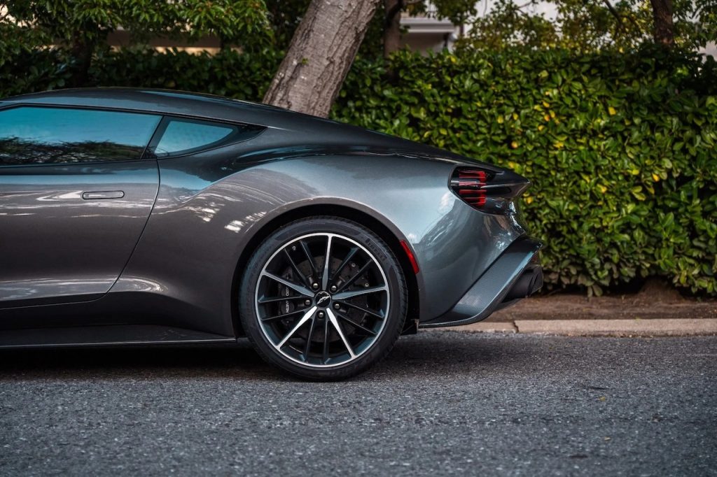 Aston Martin Vanquish By Zagato - Lady Signorina 12