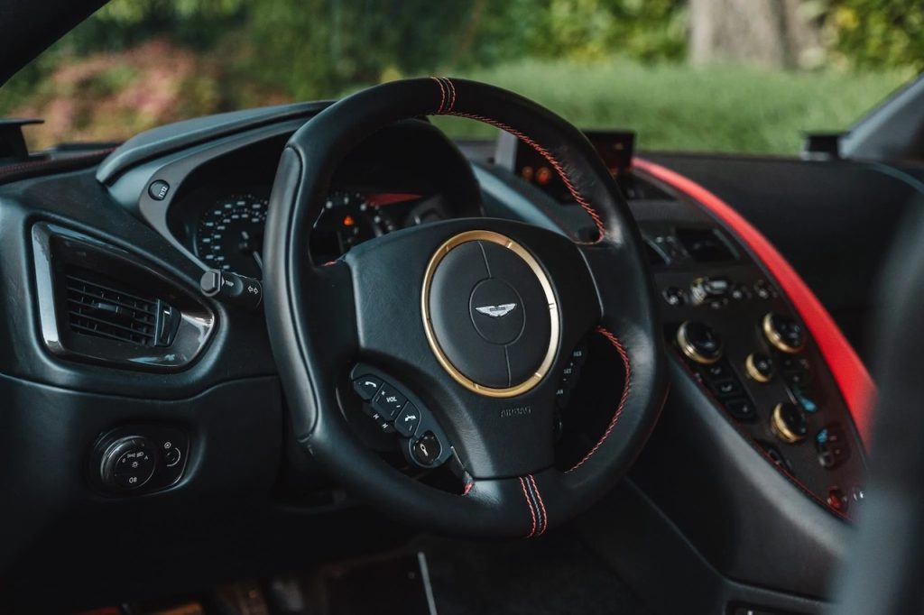 Aston Martin Vanquish By Zagato - Lady Signorina 21