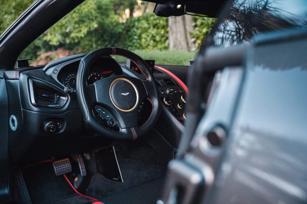 Aston Martin Vanquish By Zagato - Lady Signorina 19