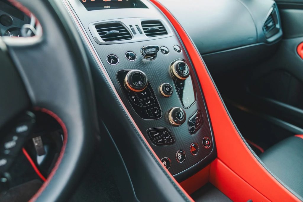 Aston Martin Vanquish By Zagato - Lady Signorina 23