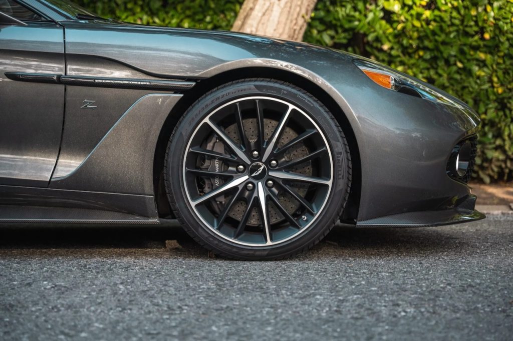 Aston Martin Vanquish By Zagato - Lady Signorina 14