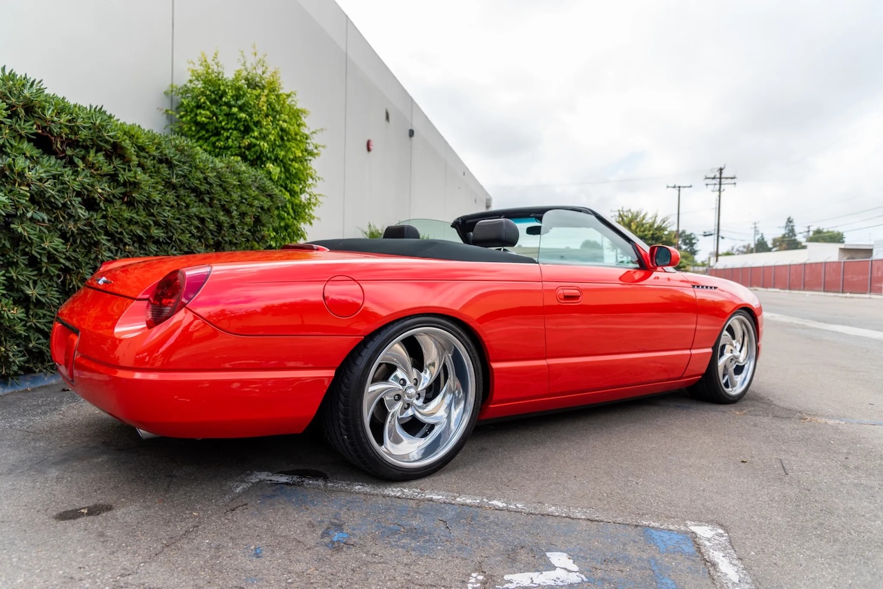 ‘03 Ford Thunderbird SEMA build : T bird goût mandarine 1 ‘03 Ford Thunderbird SEMA build : T bird goût mandarine 1