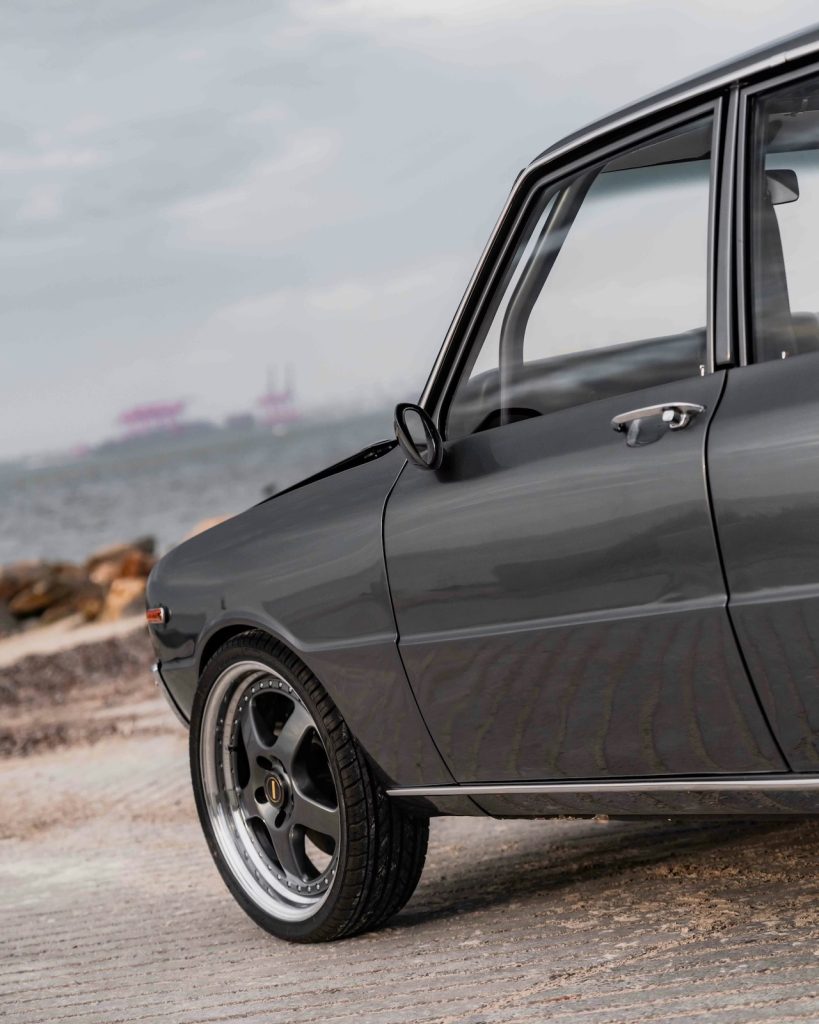 '75 Mazda Familia Presto 1300... Effrayante en 20B de 945 ch ! 8
